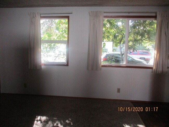 Building Photo - 411 W 15th Ave Unit 2 Rental
