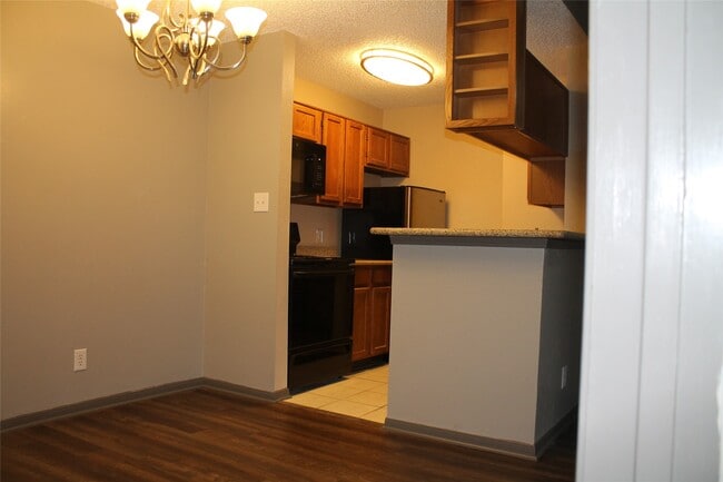 Photo - 2121 Hepburn St Unit 408
