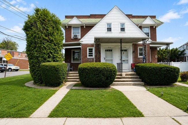 Building Photo - 737 N 22nd St Unit A
