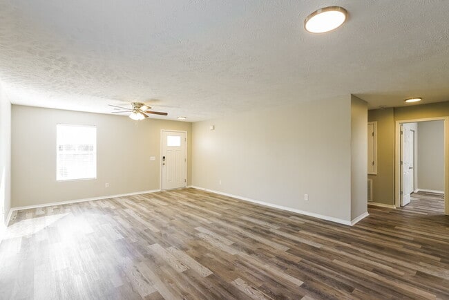 Photo - 2761 Sutherland Dr