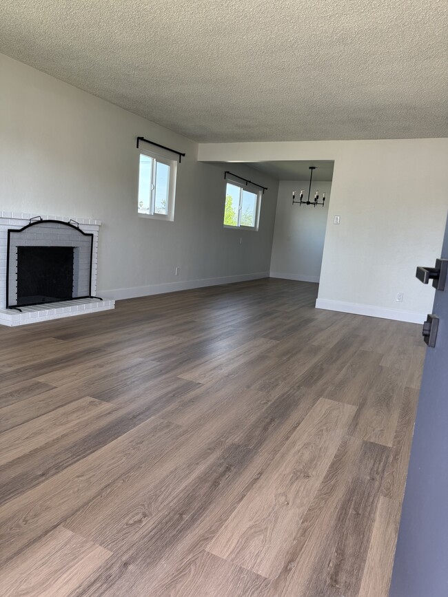 Photo - 1201 El Tejon Ave House