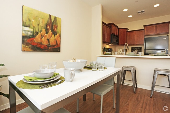 2HAB, 2.5BA - 1,386 ft² - The Place on 51st