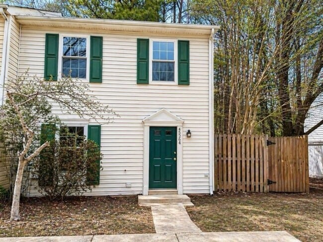 Building Photo - 45264 Woodstown Way