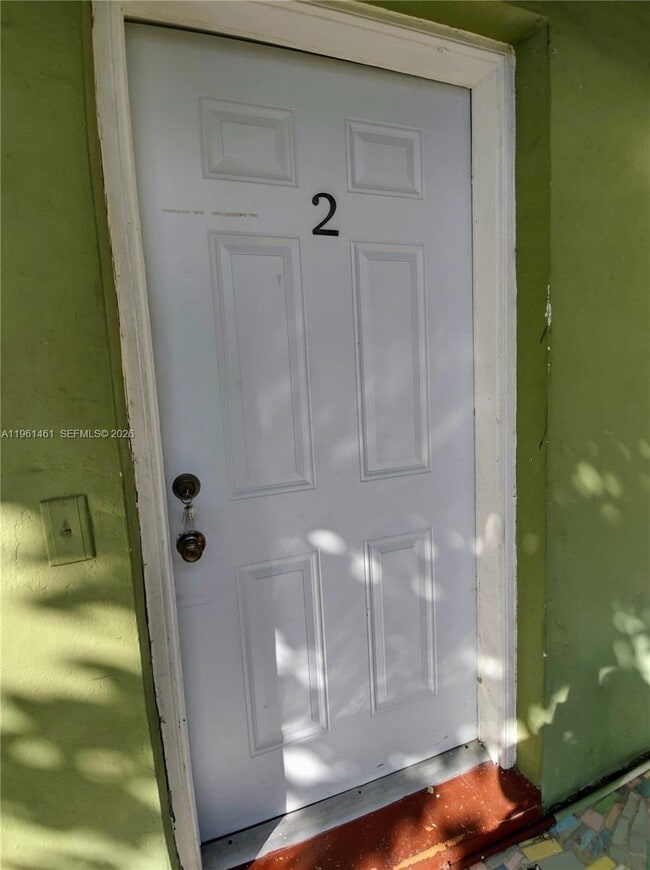 Building Photo - 1565 SW 6th St Unit 2