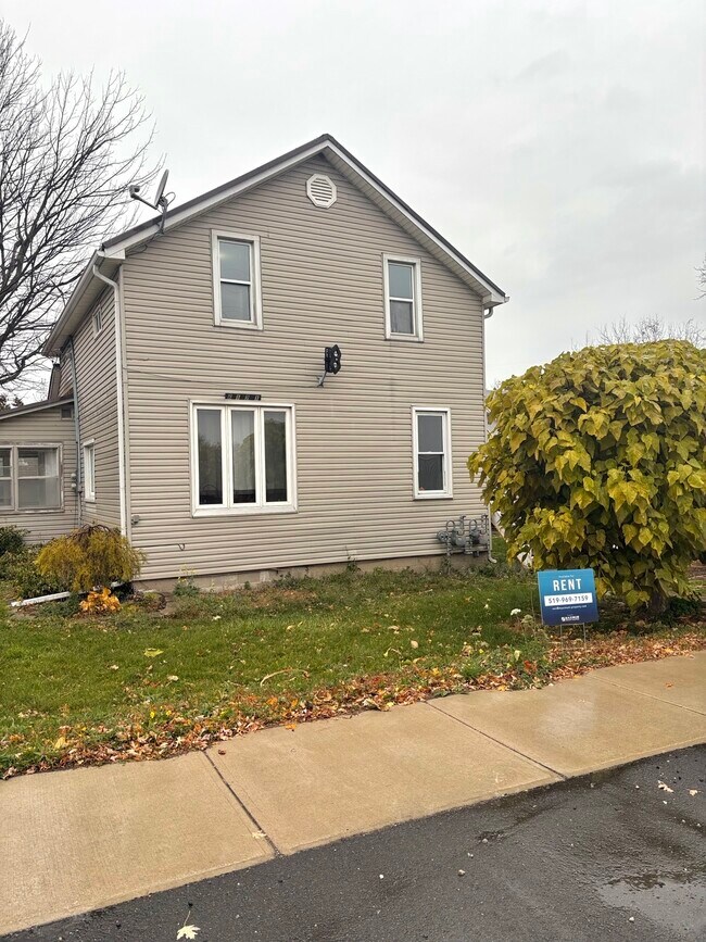 Building Photo - 6121 Main St Unit Upper