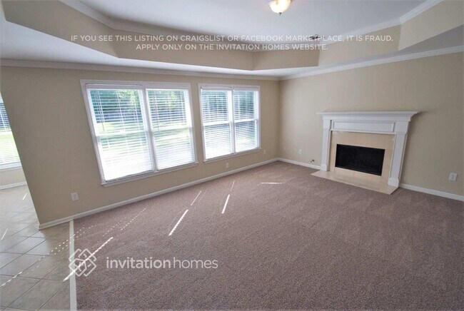 Photo - 1565 Woodpoint Way