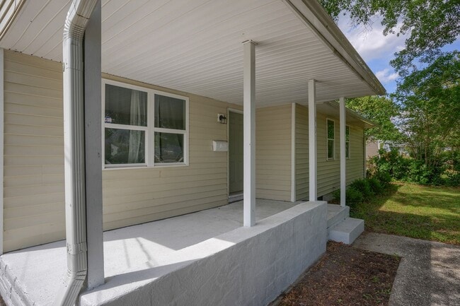 Photo - 901 Davis St