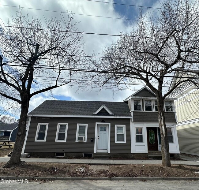 Building Photo - 61 Beekman St Unit 3