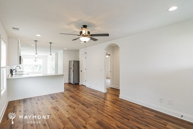 Photo - 658 19th Ave W