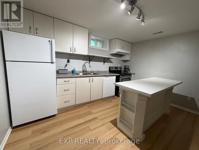 Photo - 73 Roxborough Rd