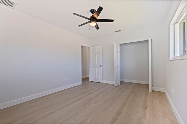 Photo - 934 41st Ave NE