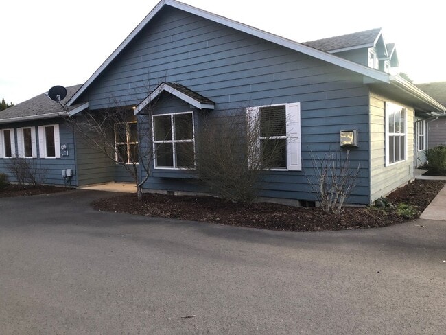 Photo - 3 Bed, 2 Bath Dallas Home!