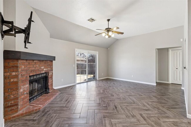 Photo - 824 Hunter Pl