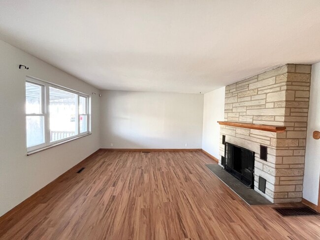 Photo - Cozy 2 Bedrm/1 Bath Home in Dunbar! Covered Front Porch. Double Pane Windows.