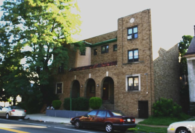 Wayne Iris Apartments - Wayne Iris Apartments