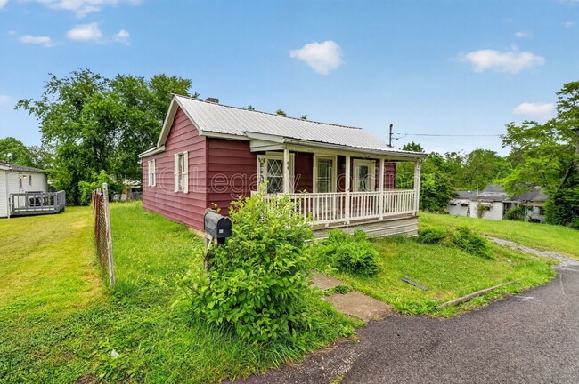 Building Photo - 44 Holbert Ave