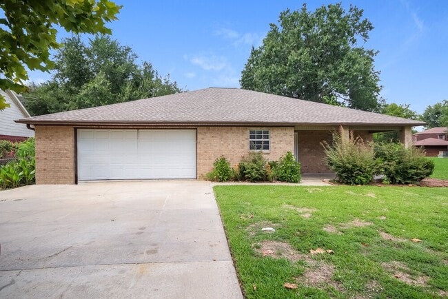 Building Photo - 9695 Twin Shores Dr