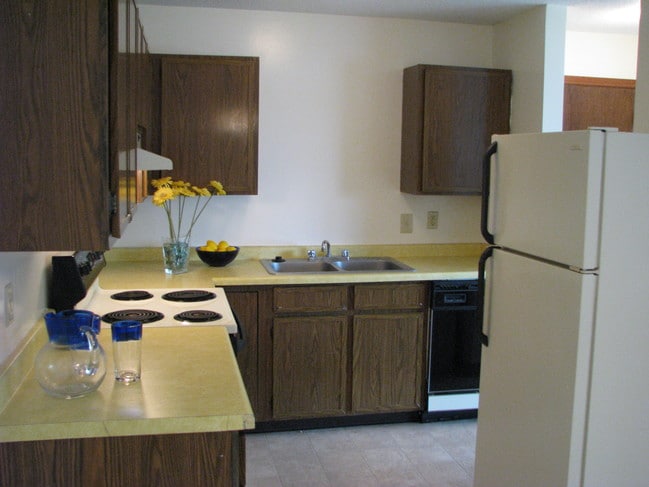 Raintree West Apartments