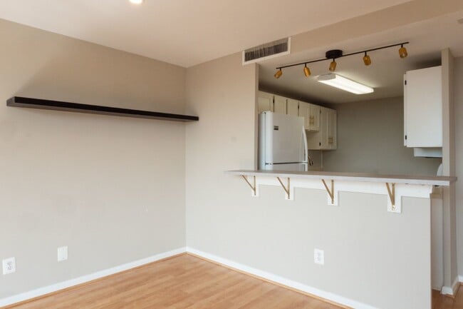 Photo - 4600 Duke St Unit 700