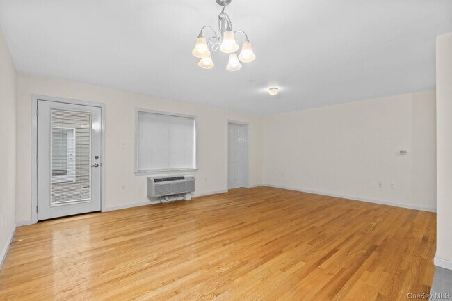 Photo - 160 Chatterton Ave Unidad 1 B