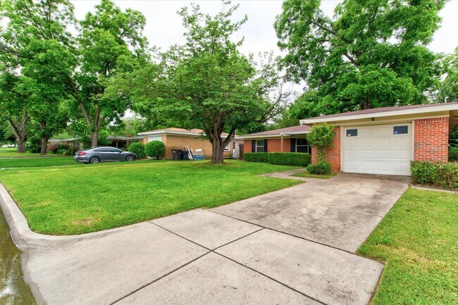 Photo - 3558 Winston Rd