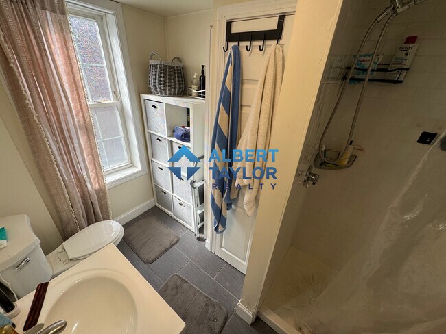 Photo - 83 Bolton St Unidad #1