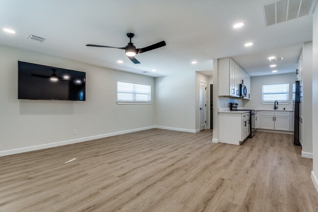 Photo - Great 2 bedroom upstairs unit - Available Summer 2026