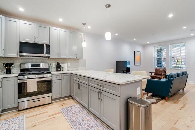 Photo - 1331 Queen St NE