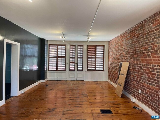 Photo - 311 5th St SW