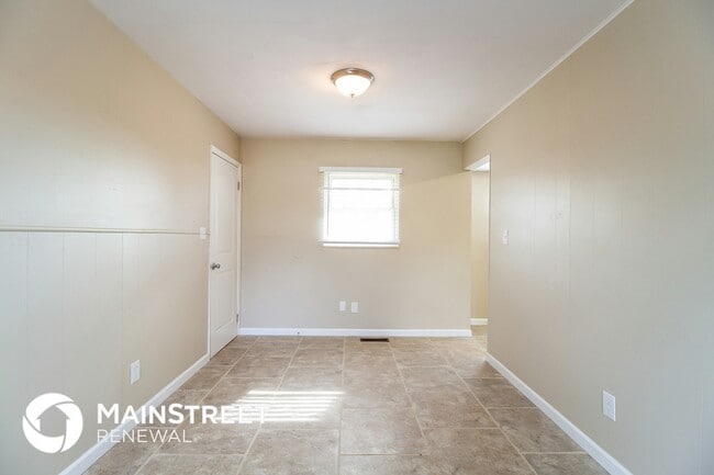 Photo - 1880 Queensrowe Pl