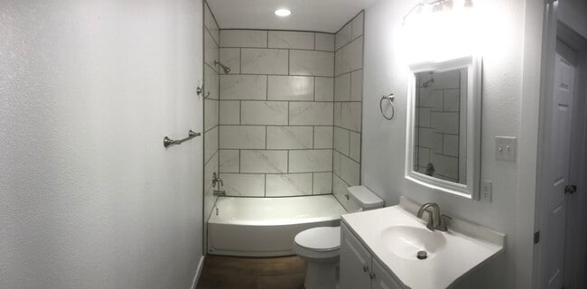 Second Bathroon - 106 Matthews St