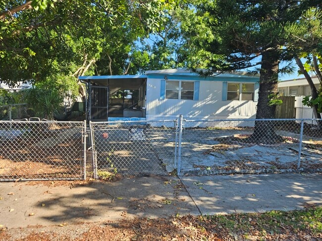 Building Photo - 13530 SW 7th Pl Rental