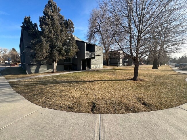 Building Photo - NShields636 (KC-LN-KB) Unit 12