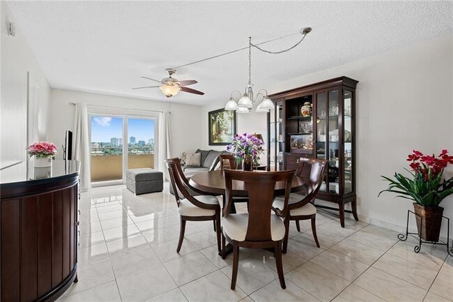 Photo - 900 NE 18th Ave Unit 907