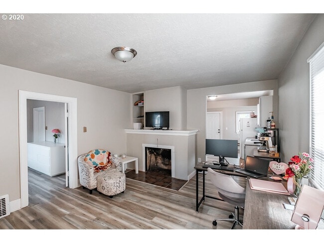 Photo - 550 Rosemont Ave NW