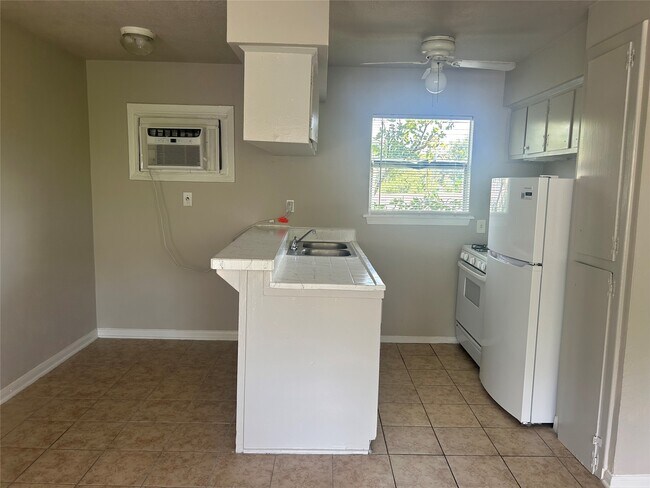 Photo - 8232 Glenview Dr Unit 7