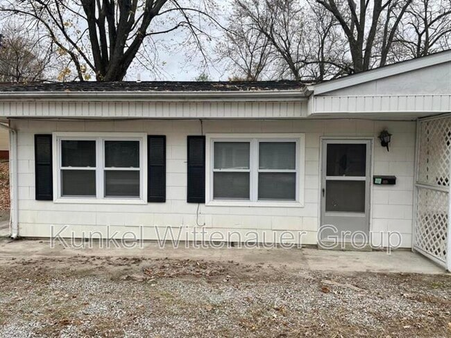 Building Photo - 4 Hickory Ct