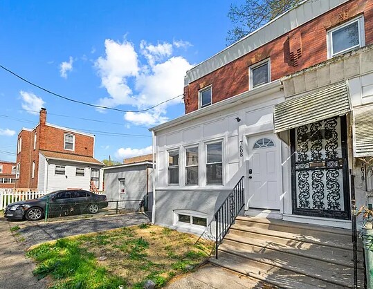 Photo - 7608 Chelwynde Ave