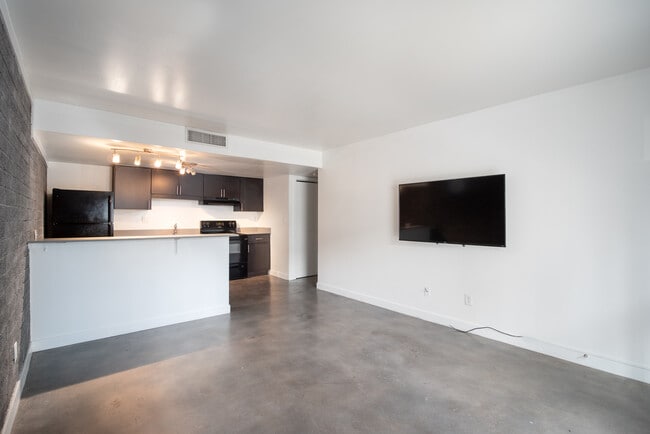 Photo - Broadway 121