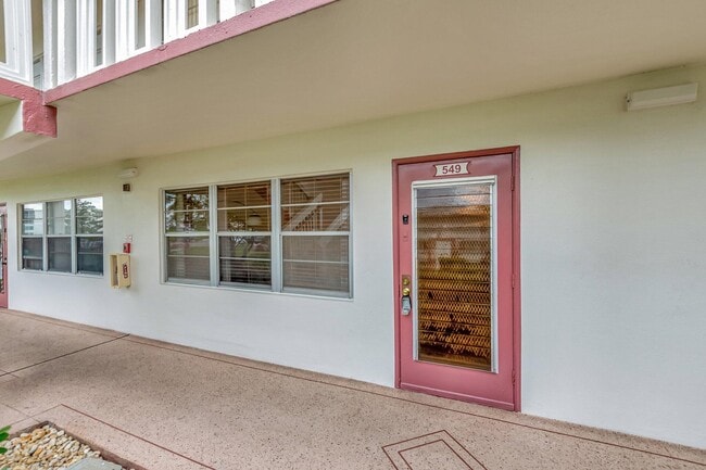 Photo - 549 Fanshaw N