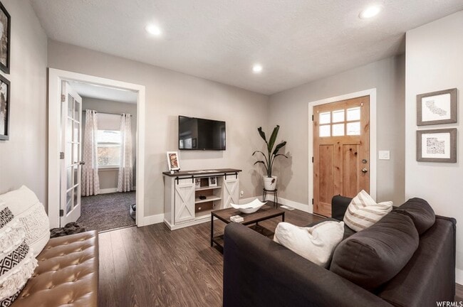 Photo - 916 Crandall Ave S