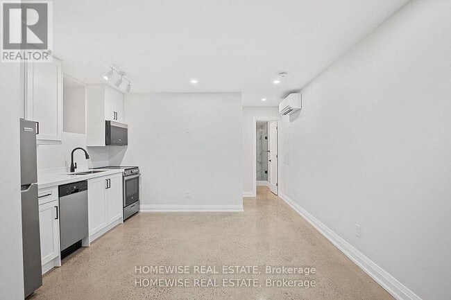 Photo - 2563 Dundas St W