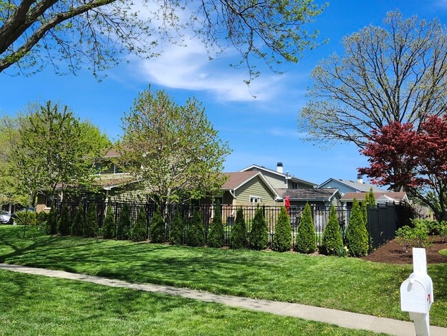Photo - 301 Oakbrook Ct