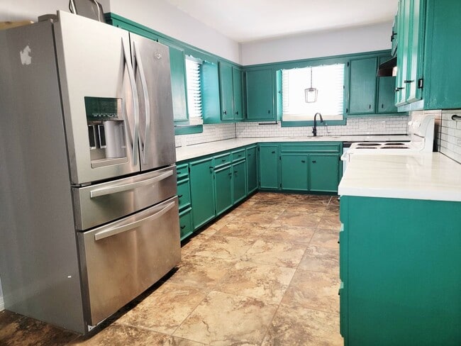 Photo - Spacious 3/2/1 with Additional Living Area/Game Room & Yard Service