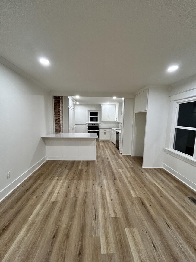 Photo - 3104 W Markham St