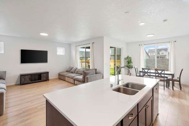 Photo - 308 Ruby Ave