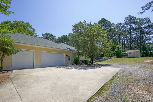 Building Photo - Ranch Style House with Private In-Ground pool