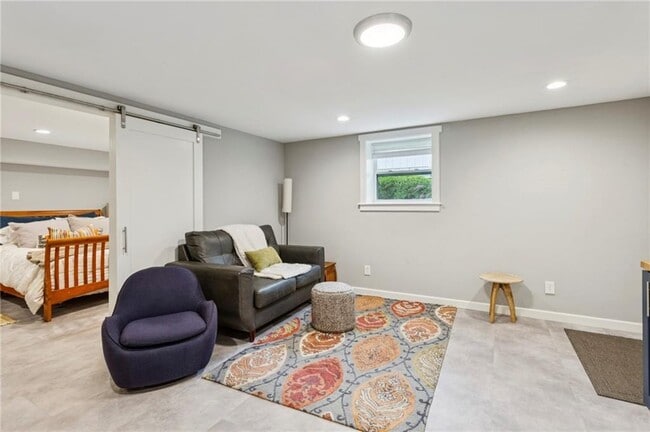 Photo - 720 Brookline Dr SE