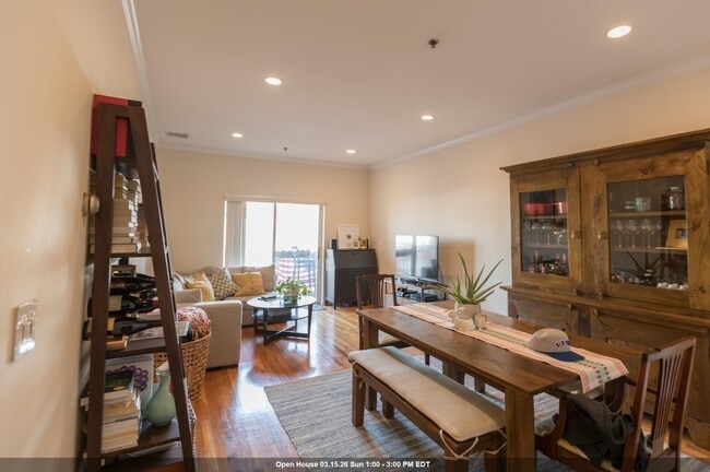 Building Photo - 212 Madison St Unit 3D