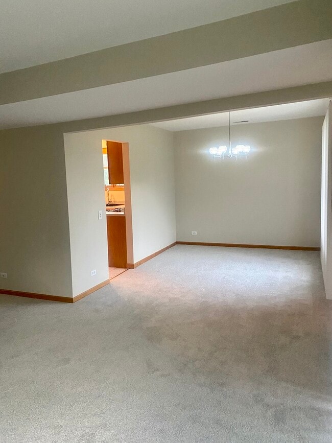 475 E River Rd